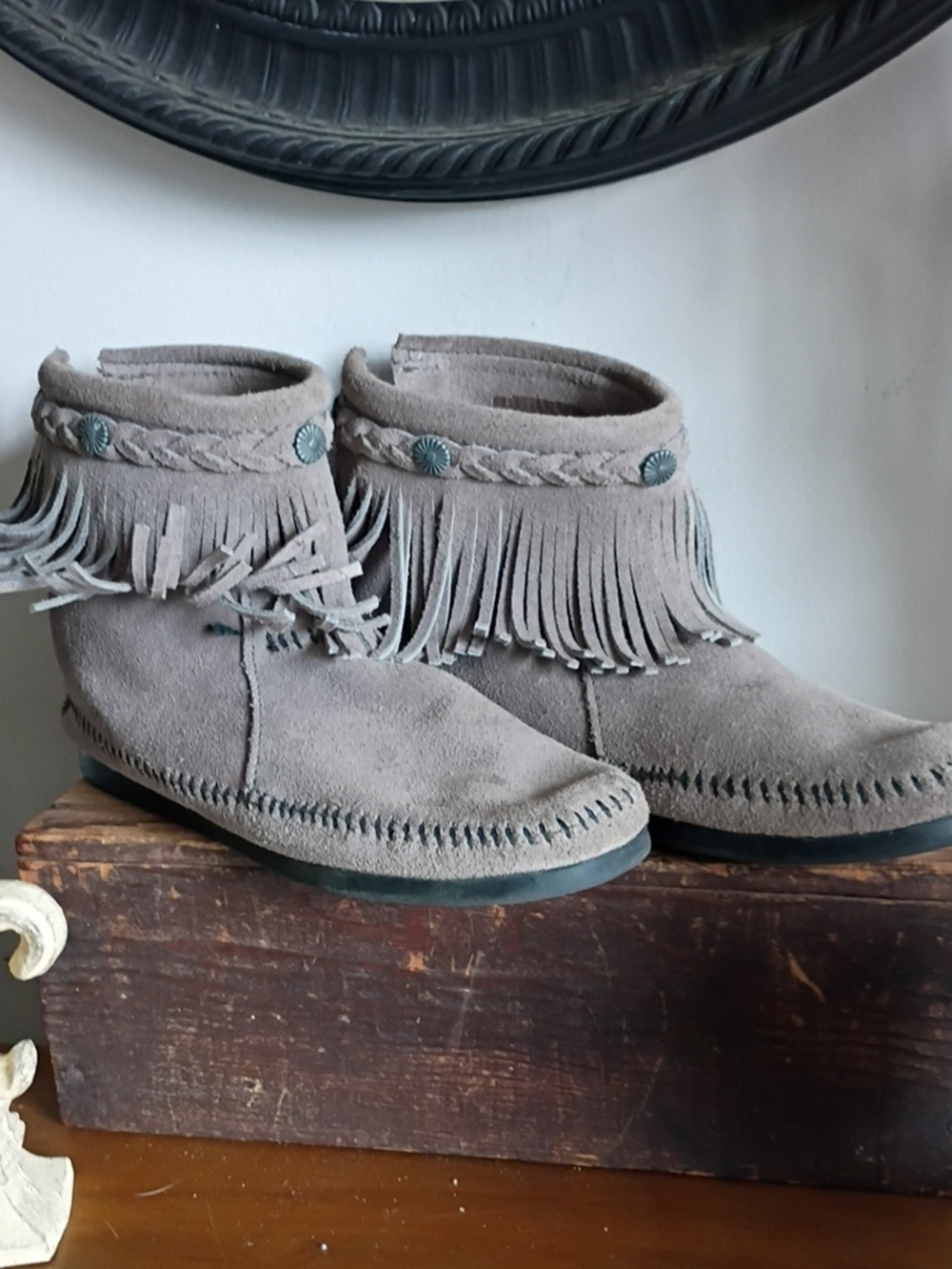 Minnetonka Women's High Top Back Zip Boots in Grey,
